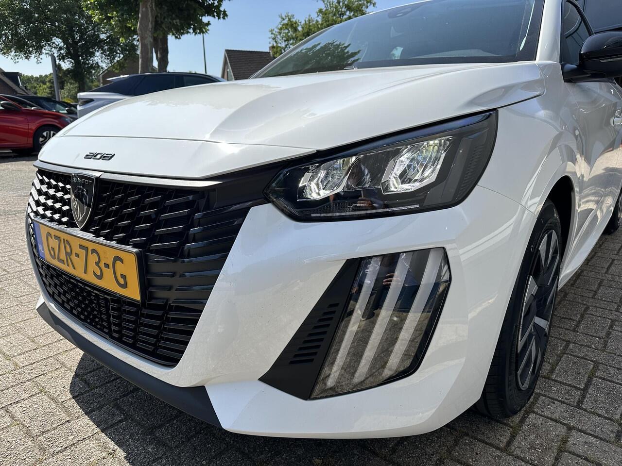 Peugeot 208 1.2 Style | Ruim ¤ 4.000 DEMO Voordeel | Navigatie | Private Lease Vanaf ¤ 359 P/M ! | LED Verlichting | Cruise Control | Airco | Parkeersensoren | Draadloos Apple Carplay & Android Auto | Leren Stuurwiel |