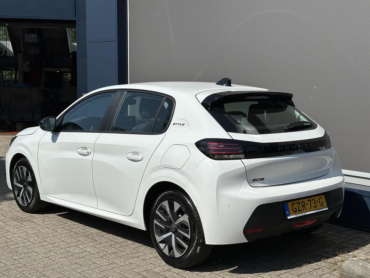 Peugeot 208 1.2 Style | Ruim ¤ 4.000 DEMO Voordeel | Navigatie | Private Lease Vanaf ¤ 359 P/M ! | LED Verlichting | Cruise Control | Airco | Parkeersensoren | Draadloos Apple Carplay & Android Auto | Leren Stuurwiel |