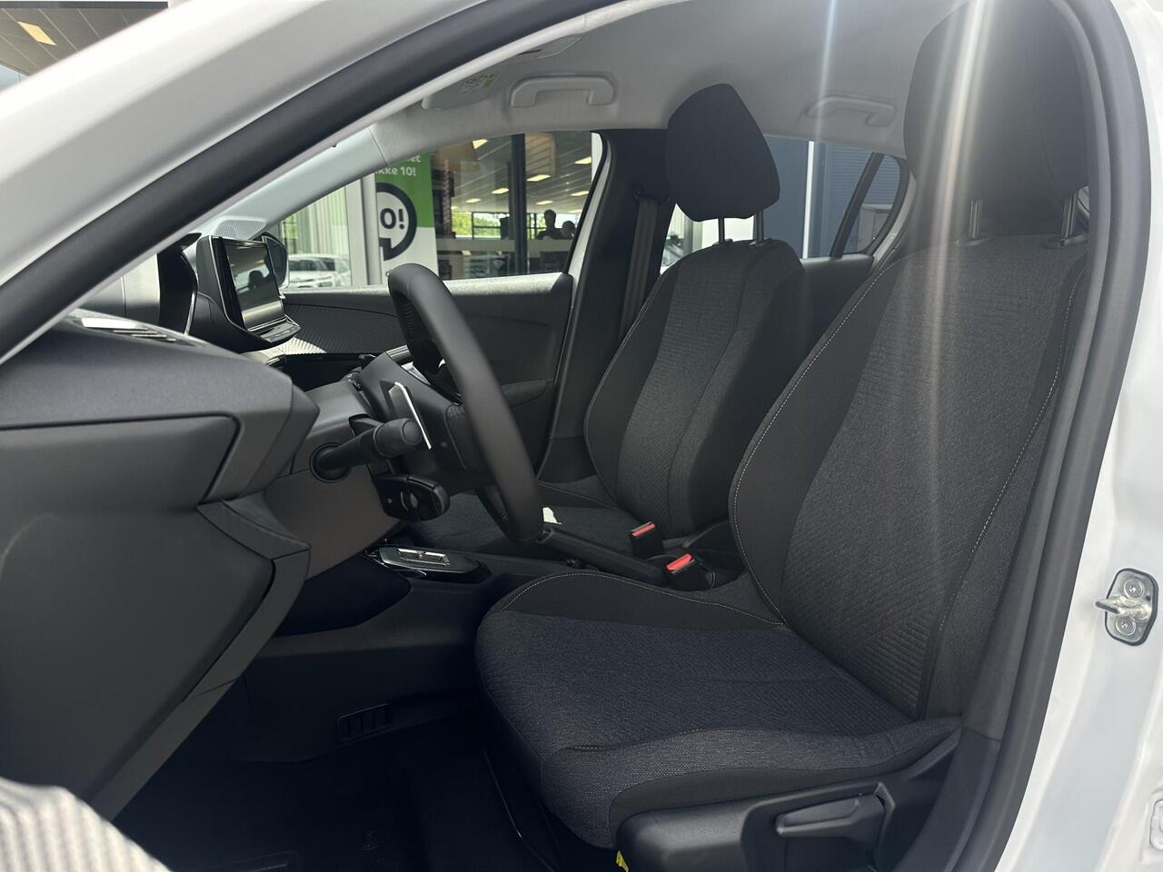 Peugeot 208 1.2 Hybrid 110 e-DCS6 Style | Parkeersensoren | Apple Carplay/Android Auto | Cruise Control | DAB | LED | Isofix |