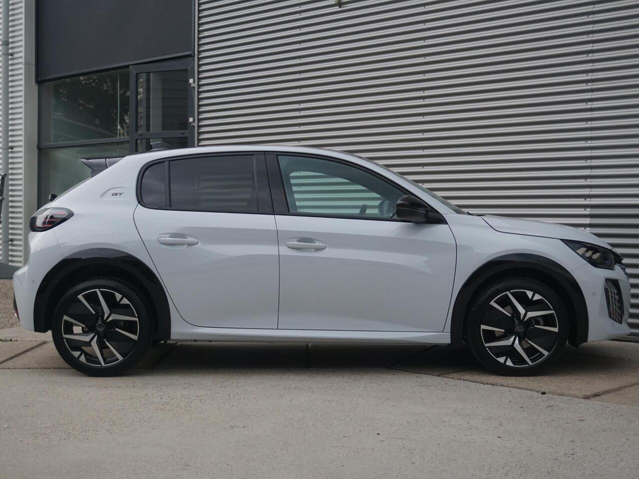 Peugeot 208 1.2 Hybrid 110 e-DCS6 GT Alcantara interieur