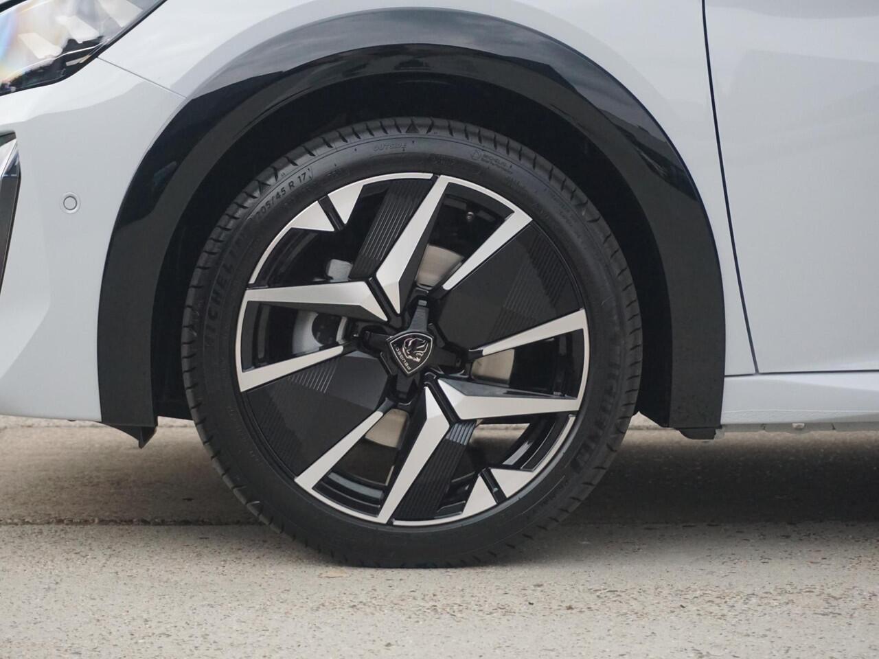 Peugeot 208 1.2 Hybrid 110 e-DCS6 GT Alcantara interieur