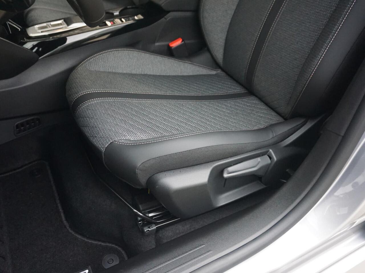 Peugeot 208 1.2 Hybrid 110 e-DCS6 Allure