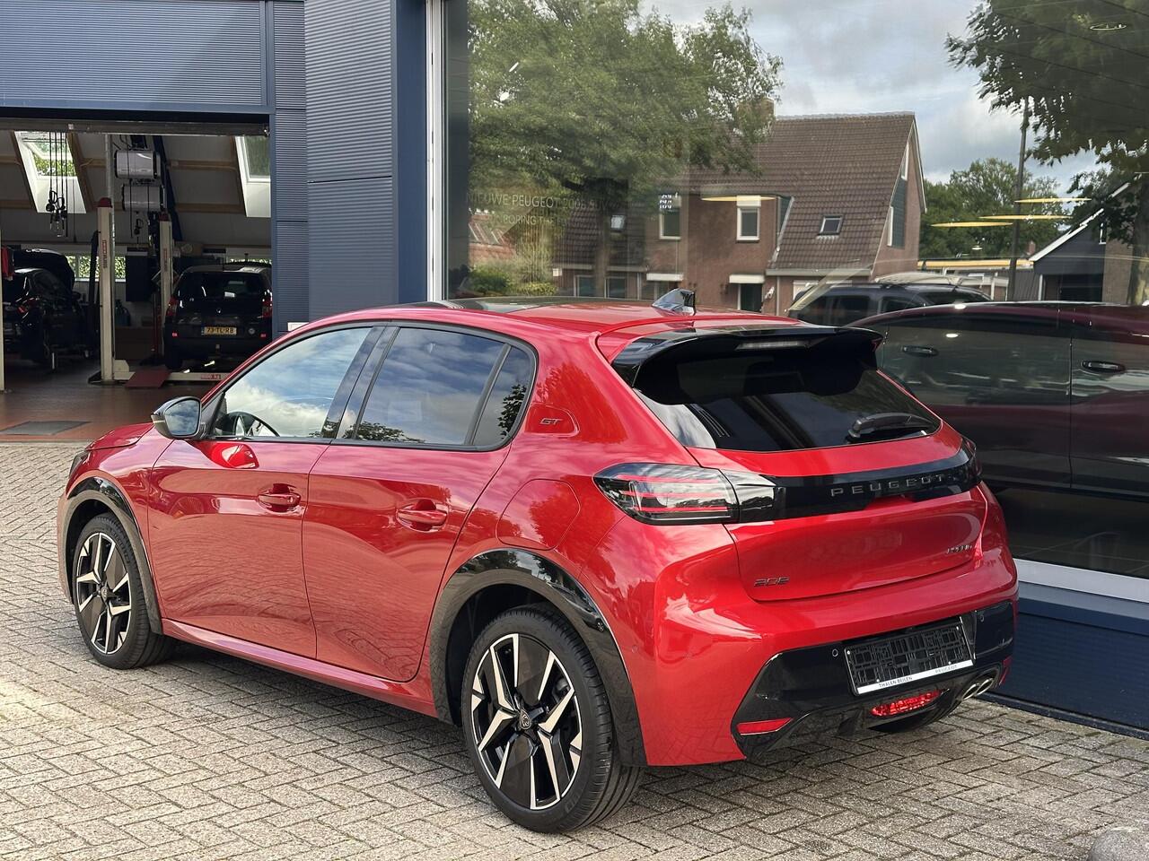 Peugeot 208 1.2 Hybrid 145 PK GT Automaat ¤ 4500,- DEMO VOORDEEL| Meest Complete Uitvoering | Glazen Panoramadak | Navigatie | 360 Graden Camera | Dode Hoek Detectie | Climate Control | Keyless Entry & Start | Cruise Control | Sportstoelen | 17" Lichtmetalen Velgen |