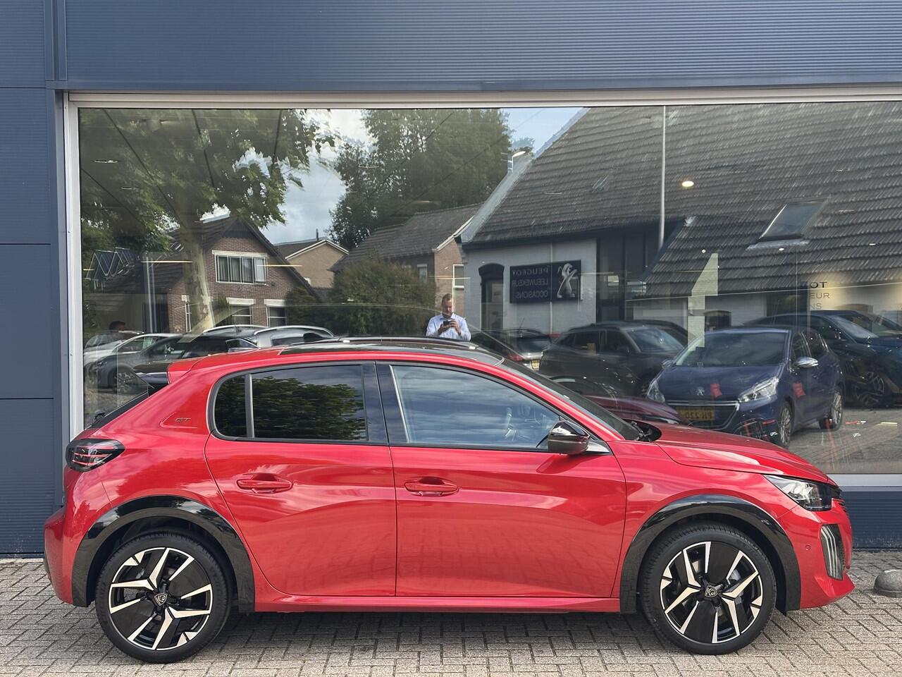 Peugeot 208 1.2 Hybrid 145 PK GT Automaat ¤ 4500,- DEMO VOORDEEL| Meest Complete Uitvoering | Glazen Panoramadak | Navigatie | 360 Graden Camera | Dode Hoek Detectie | Climate Control | Keyless Entry & Start | Cruise Control | Sportstoelen | 17" Lichtmetalen Velgen |