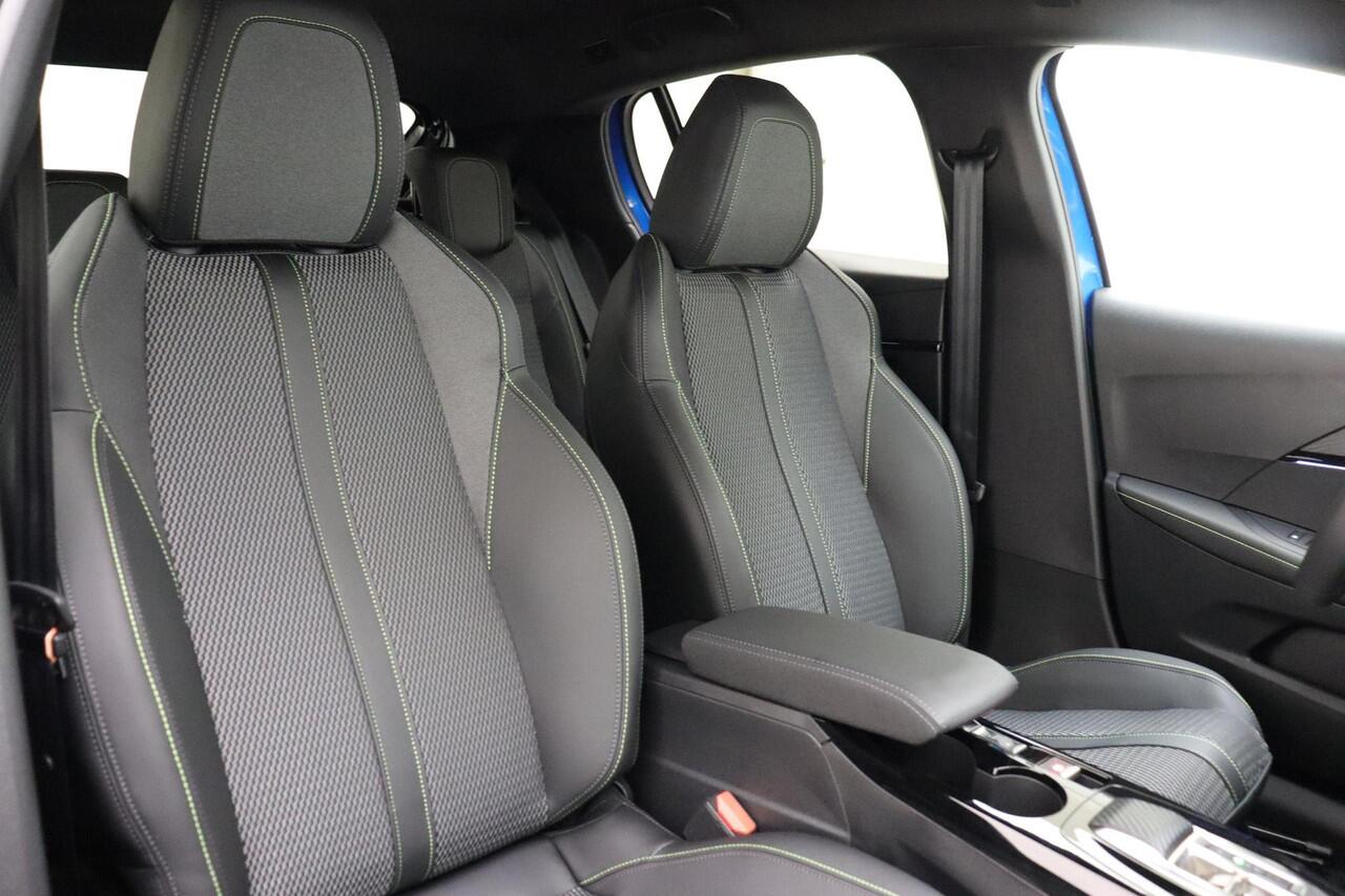 Peugeot 208 Hybrid e-DCS6 GT 136 PK | Navigatie | Camera Voor & Achter | Zwart Dak | Climate Control | Demo