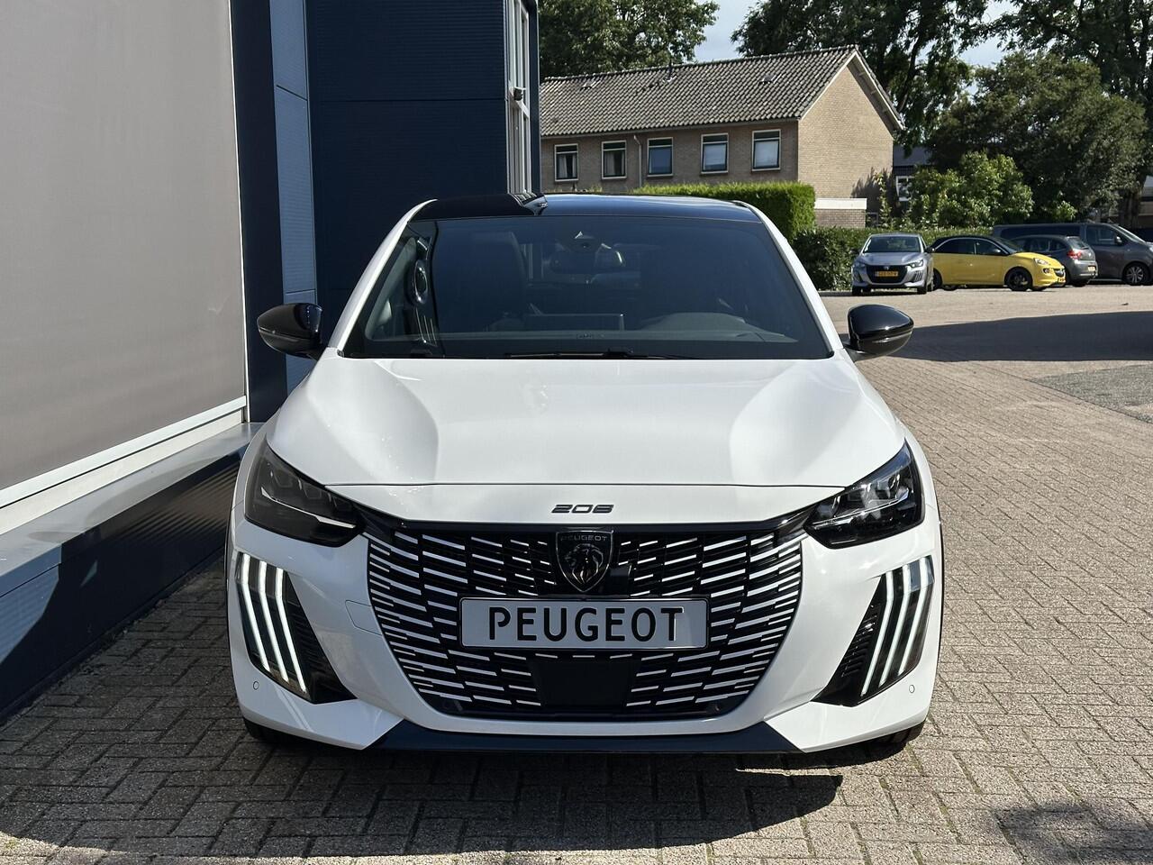 Peugeot 208 1.2 Hybrid 145 PK GT Automaat ¤ 4500 DEMO VOORDEEL | Meest Complete Uitvoering | Glazen Panoramadak | Navigatie | 360 Graden Camera | Dode Hoek Detectie | Climate Control | Keyless Entry & Start | Cruise Control | Sportstoelen | 17" Lichtmetalen Velgen | 