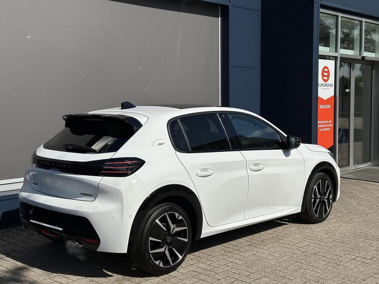 Peugeot 208 1.2 Hybrid 145 PK GT Automaat ¤ 4500 DEMO VOORDEEL | Meest Complete Uitvoering | Glazen Panoramadak | Navigatie | 360 Graden Camera | Dode Hoek Detectie | Climate Control | Keyless Entry & Start | Cruise Control | Sportstoelen | 17" Lichtmetalen Velgen | 