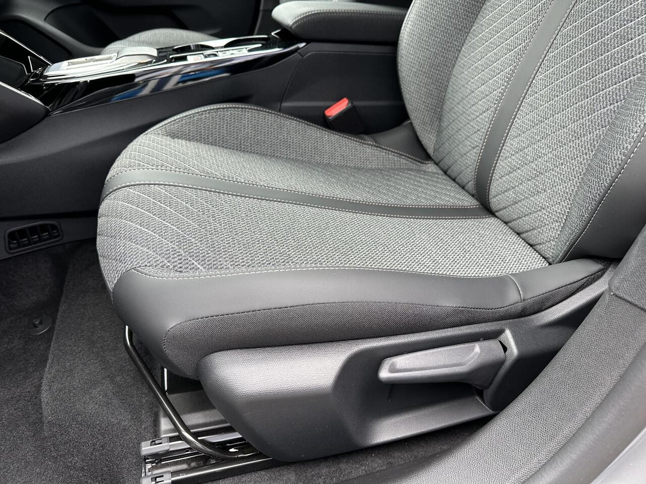 Peugeot 208 1.2 Hybrid 110 PK Allure Automaat ¤ 4,000,- DEMO VOORDEEL | Hybride Automaat | Navigatie | 360 Graden Camera | Stoelverwarming | Climate Control | Cruise Control | Parkeersensoren V+A | LED Verlichting | Draadloze Apple Carplay / Android Auto | 16" Lichtm