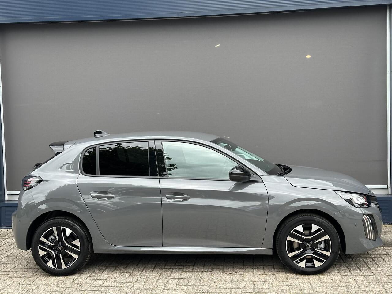 Peugeot 208 1.2 Hybrid 110 PK Allure Automaat ¤ 4,000,- DEMO VOORDEEL | Hybride Automaat | Navigatie | 360 Graden Camera | Stoelverwarming | Climate Control | Cruise Control | Parkeersensoren V+A | LED Verlichting | Draadloze Apple Carplay / Android Auto | 16" Lichtm