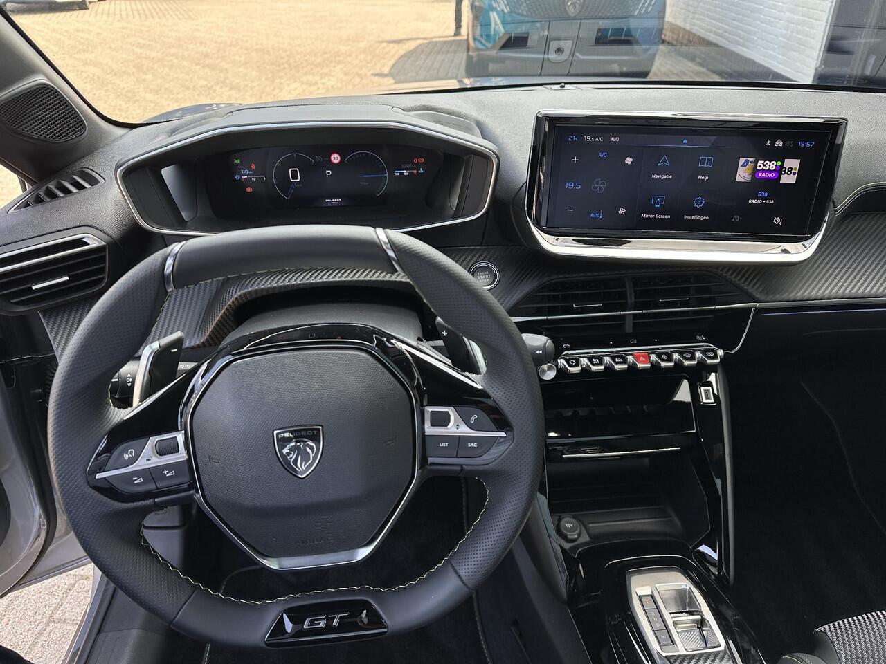 Peugeot 208 1.2 Hybrid 110 PK GT Automaat ¤ 4500,- DEMO VOORDEEL | Complete Uitvoering | Glazen Panoramadak | Navigatie | 360 Graden Camera | Dode Hoek Detectie | Climate Control | Keyless Entry & Start | Cruise Control | Sportstoelen | 17" Lichtmetalen Velgen | Full