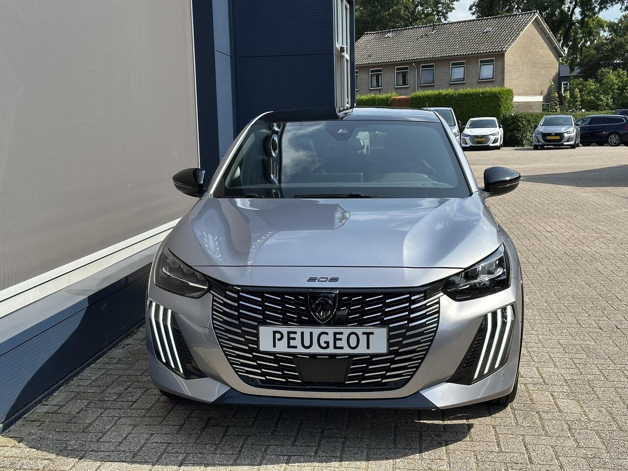 Peugeot 208 1.2 Hybrid 110 PK GT Automaat ¤ 4500,- DEMO VOORDEEL | Complete Uitvoering | Glazen Panoramadak | Navigatie | 360 Graden Camera | Dode Hoek Detectie | Climate Control | Keyless Entry & Start | Cruise Control | Sportstoelen | 17" Lichtmetalen Velgen | Full