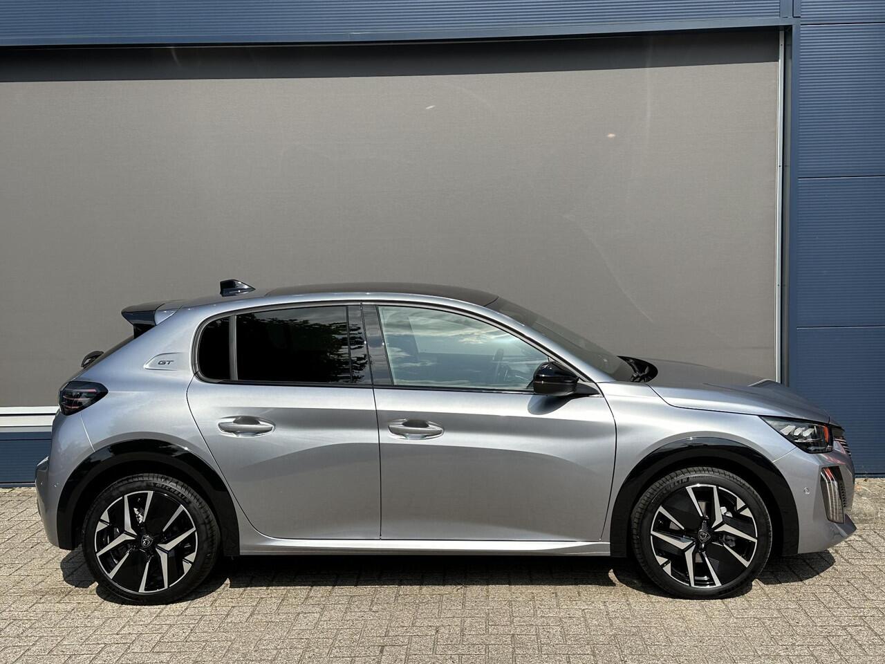 Peugeot 208 1.2 Hybrid 110 PK GT Automaat ¤ 4500,- DEMO VOORDEEL | Complete Uitvoering | Glazen Panoramadak | Navigatie | 360 Graden Camera | Dode Hoek Detectie | Climate Control | Keyless Entry & Start | Cruise Control | Sportstoelen | 17" Lichtmetalen Velgen | Full