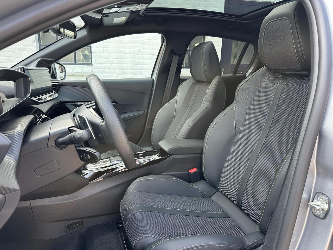 Peugeot 208 1.2 Hybrid 110 PK GT Automaat ¤ 4500,- DEMO VOORDEEL | Complete Uitvoering | Glazen Panoramadak | Navigatie | 360 Graden Camera | Dode Hoek Detectie | Climate Control | Keyless Entry & Start | Cruise Control | Sportstoelen | 17" Lichtmetalen Velgen | Full