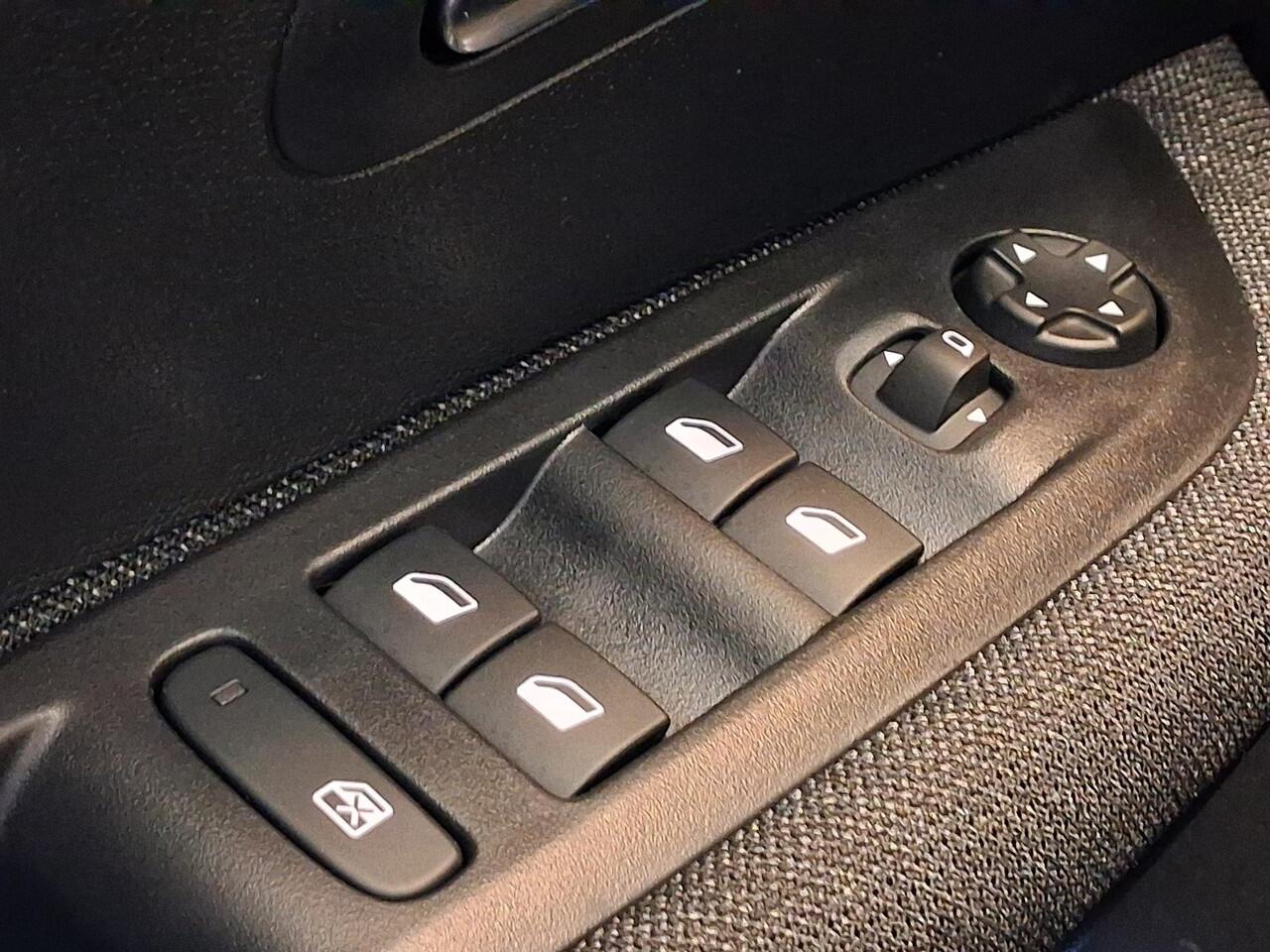 Peugeot 208 1.2 PureTech 100 Style Apple Carplay/Android Auto (Draadloos) | Parkeersensoren achter | Airco | Cruise Control |