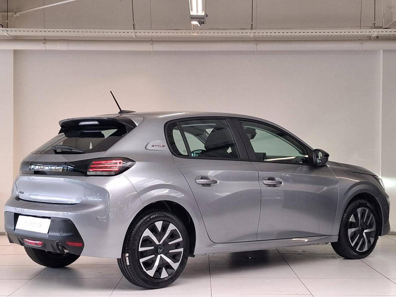 Peugeot 208 1.2 PureTech 100 Style Apple Carplay/Android Auto (Draadloos) | Parkeersensoren achter | Airco | Cruise Control |