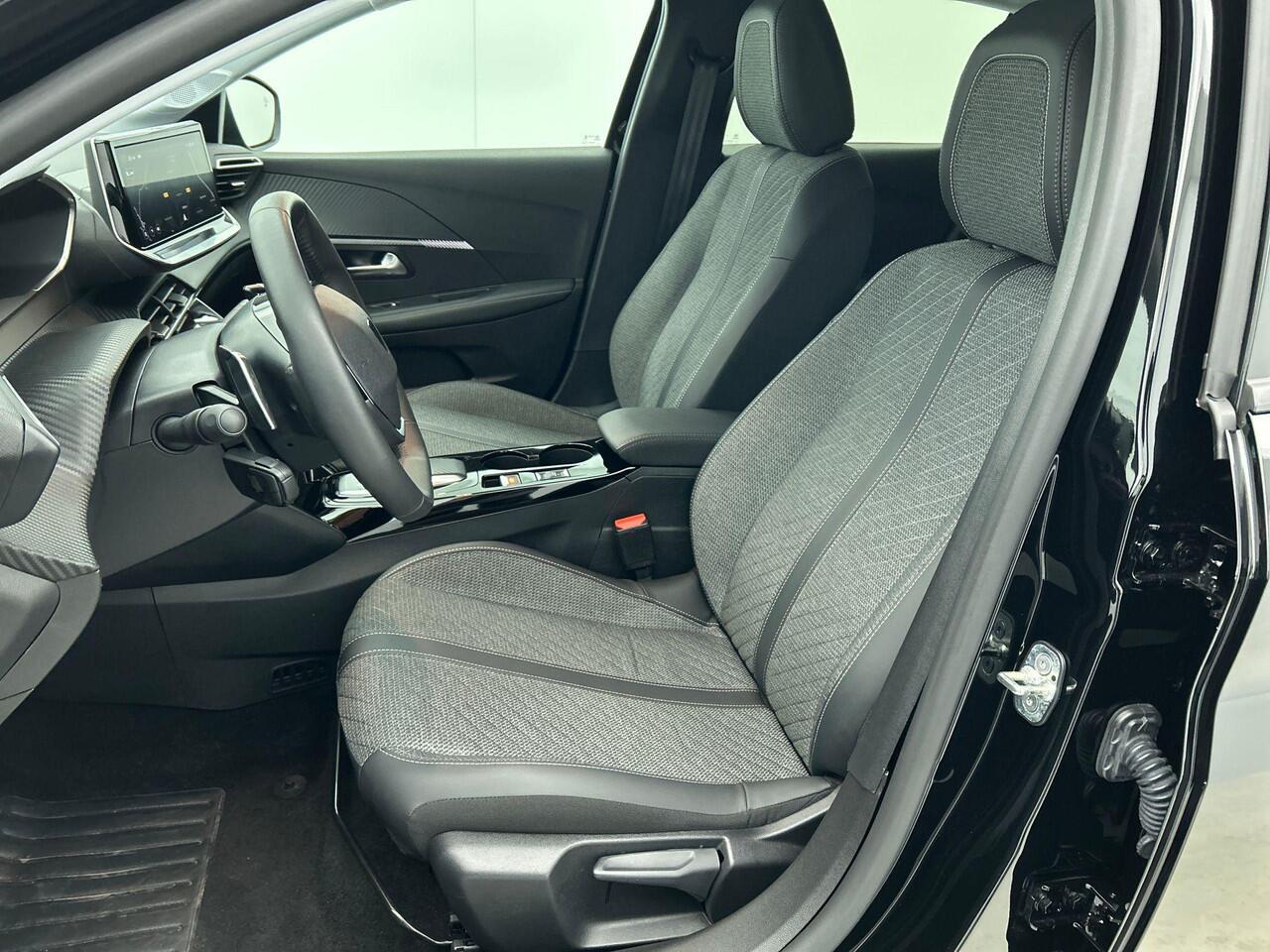 Peugeot 208 1.2 Hybrid 100PK Automaat Allure Navigatie Apple Carplay/Android Auto Airco Camera Parkeer sensoren Cruise Control LED