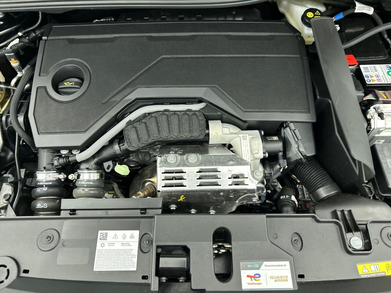 Peugeot 208 1.2 Hybrid 100PK Automaat Allure Navigatie Apple Carplay/Android Auto Airco Camera Parkeer sensoren Cruise Control LED