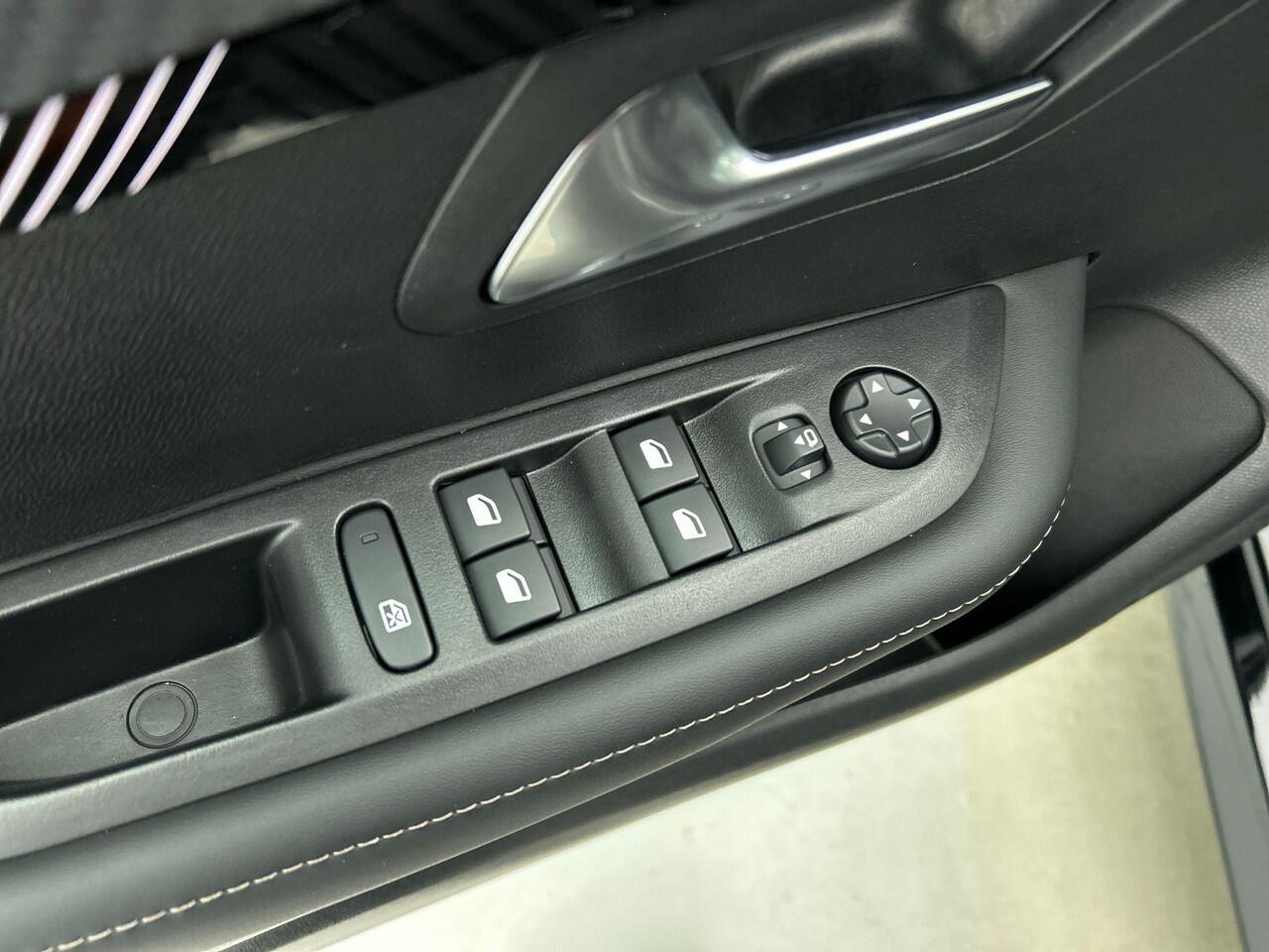 Peugeot 208 1.2 Hybrid 100PK Automaat Allure Navigatie Apple Carplay/Android Auto Airco Camera Parkeer sensoren Cruise Control LED