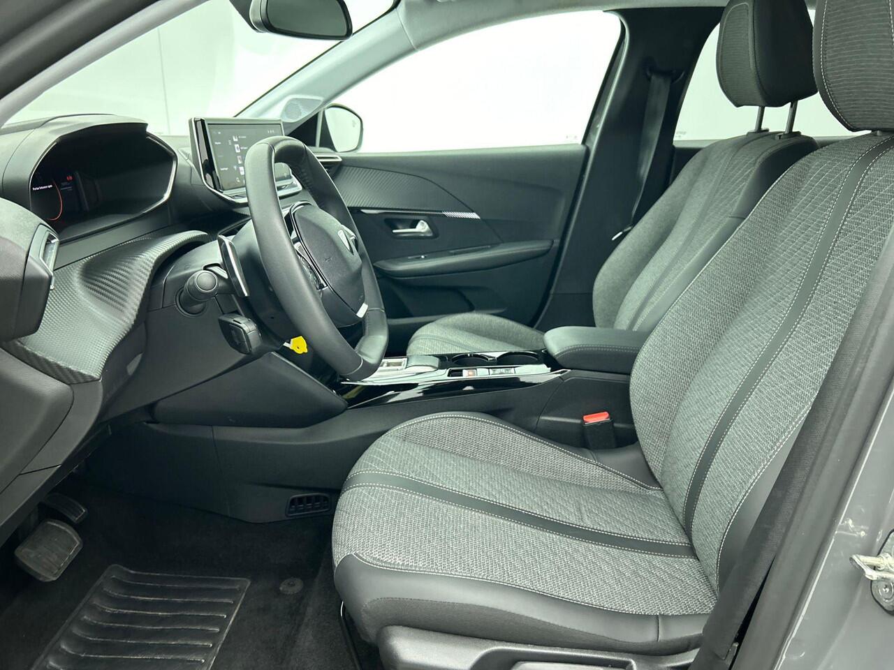 Peugeot 208 1.2 Hybrid 100PK Automaat Allure | Navigatie | Apple Carplay/Android Auto | Airco | Camera | Parkeer sensoren | Cruise Control | Led | Lichtmetalen Velgen