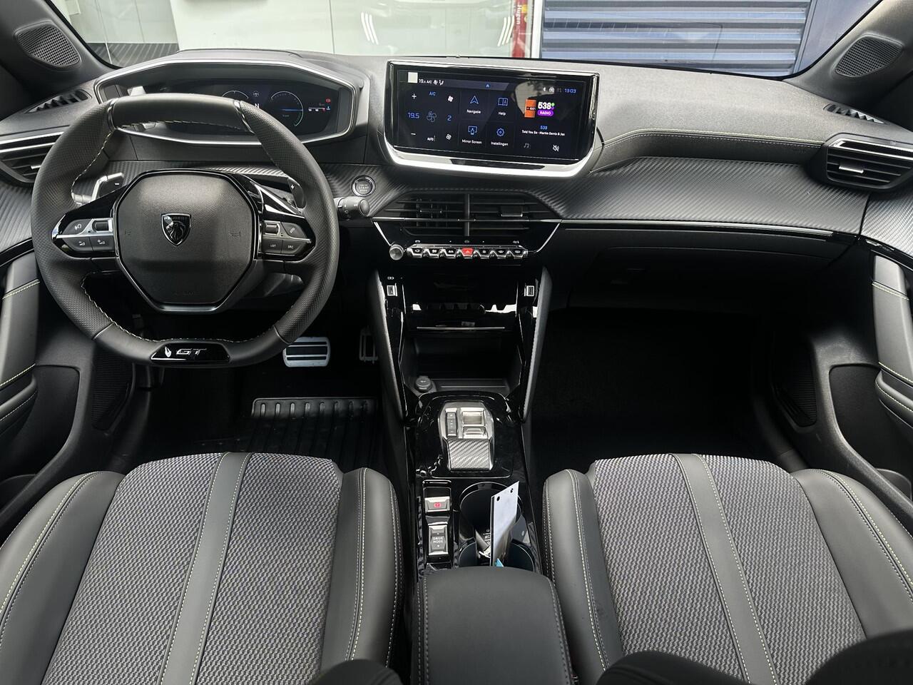 Peugeot 208 1.2 Hybrid 145 e-DCS6 GT | Adaptive Cruise Control | Draadloze telefoonlader | Keyless Entry/Start | Navigatie | Climate Control | Apple Carplay/Android Auto | Parkeercamera/-sensoren | Full LED | DAB