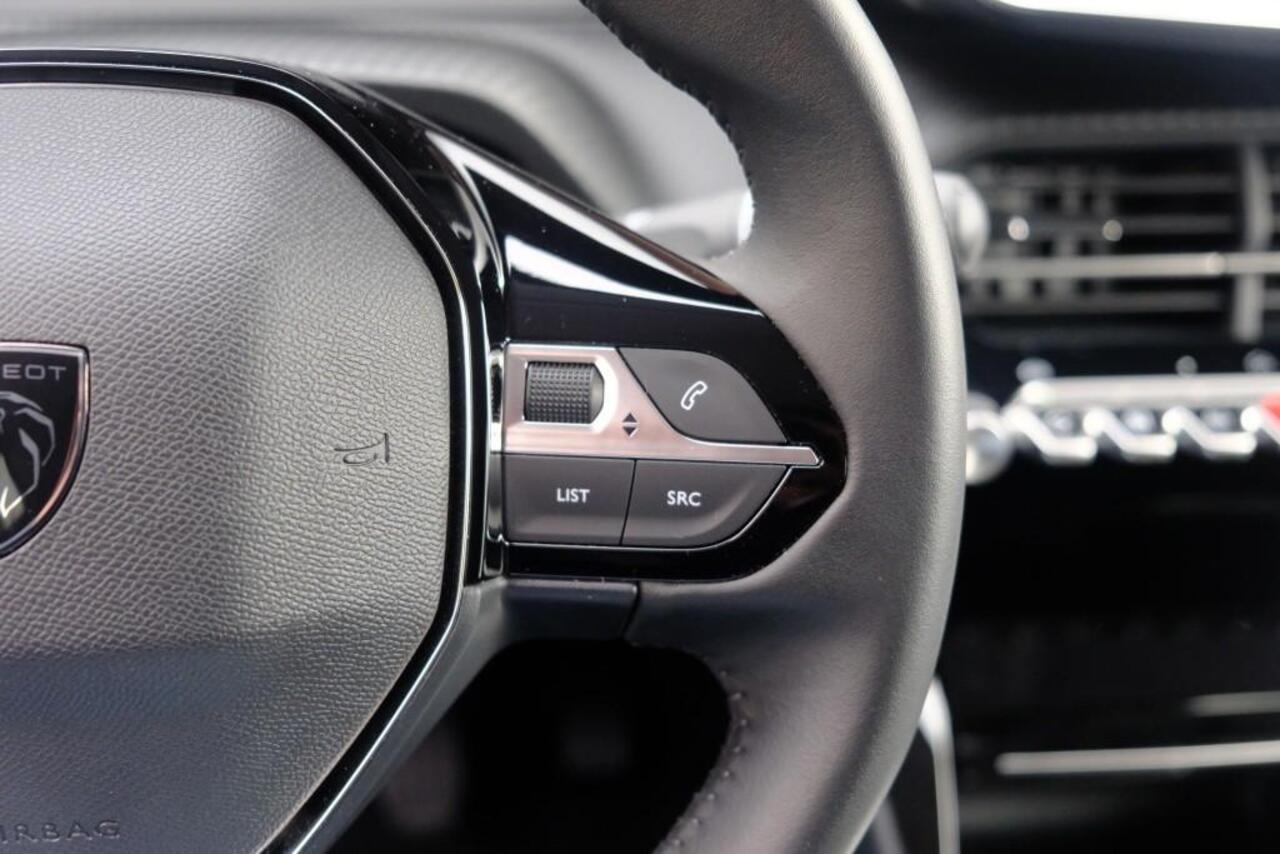 Peugeot 208 1.2 PureTech 100pk Allure | Navi | App Connect | Climate | Adaptive Cruise | Camera | Blind Spot | PDC