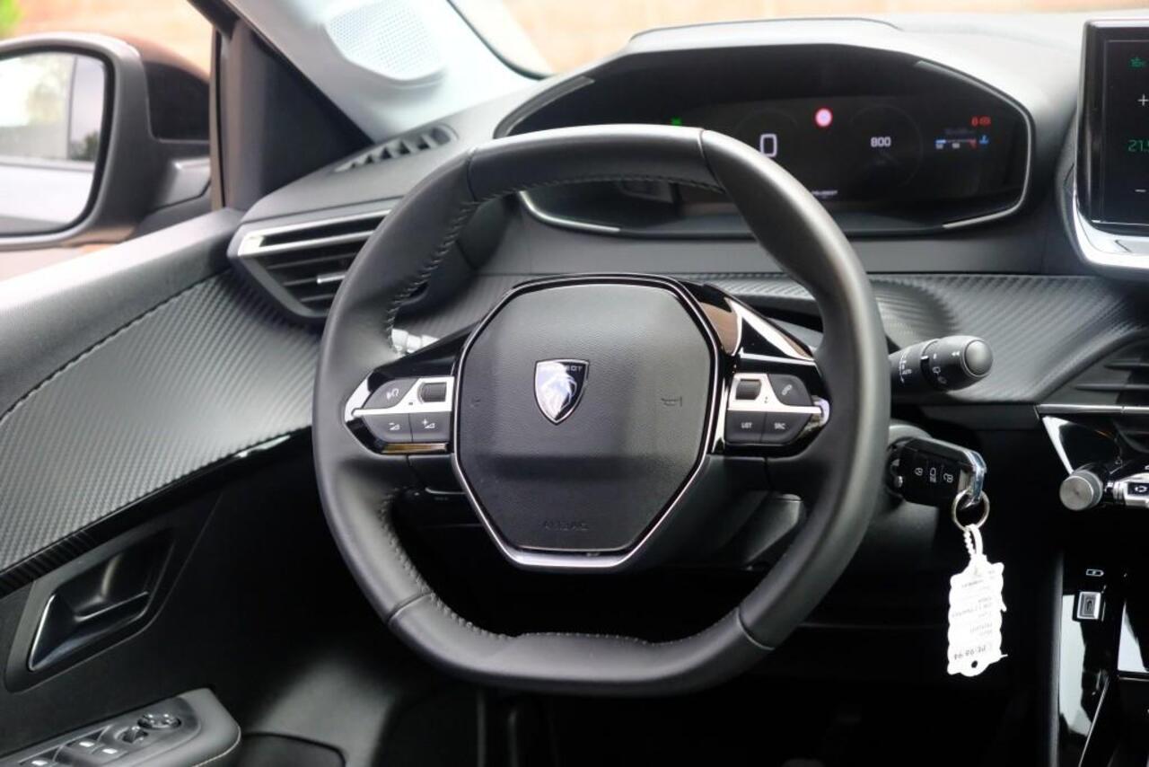 Peugeot 208 1.2 PureTech 100pk Allure | Navi | App Connect | Climate | Adaptive Cruise | Camera | Blind Spot | PDC