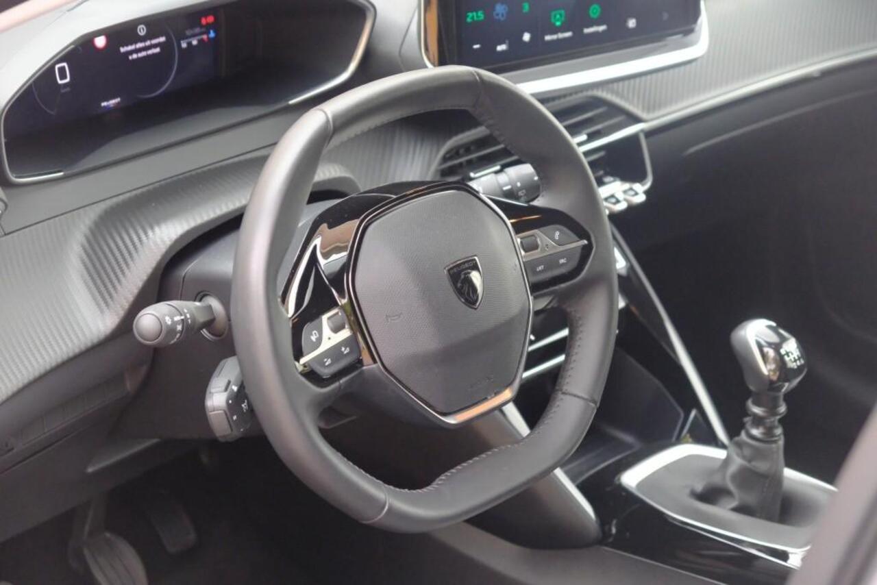 Peugeot 208 1.2 PureTech 100pk Allure | Navi | App Connect | Climate | Adaptive Cruise | Camera | Blind Spot | PDC