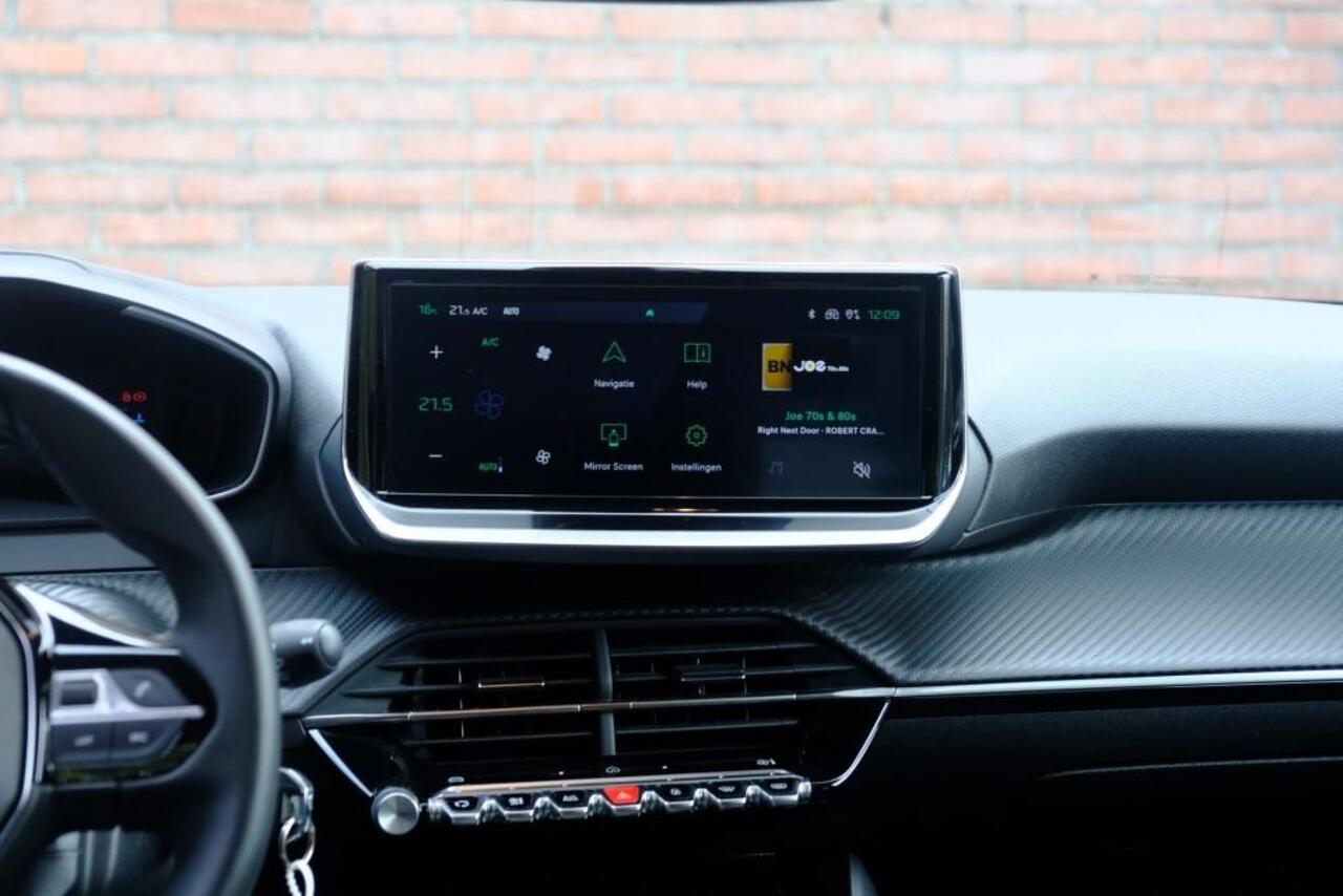 Peugeot 208 1.2 PureTech 100pk Allure | Navi | App Connect | Climate | Adaptive Cruise | Camera | Blind Spot | PDC