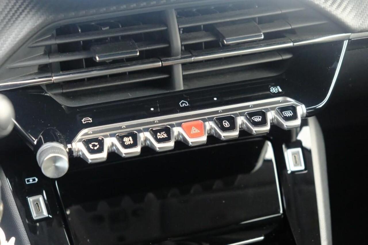 Peugeot 208 1.2 PureTech 100pk Allure | Navi | App Connect | Climate | Adaptive Cruise | Camera | Blind Spot | PDC