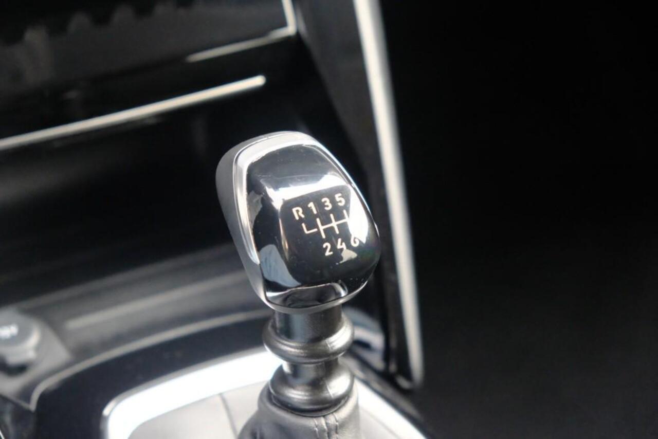 Peugeot 208 1.2 PureTech 100pk Allure | Navi | App Connect | Climate | Adaptive Cruise | Camera | Blind Spot | PDC