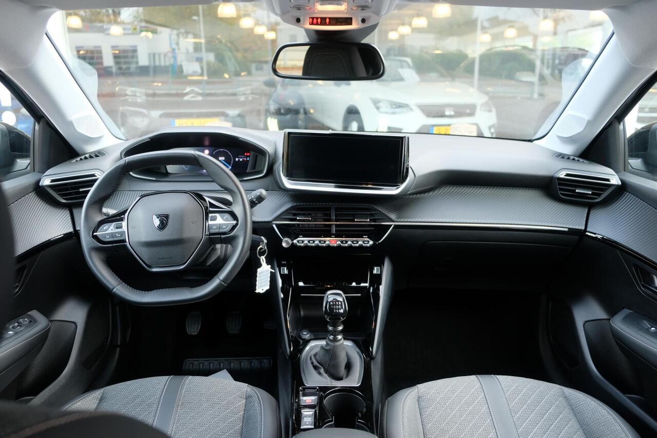 Peugeot 208 1.2 PureTech 100pk Allure | Navi | App Connect | Climate | Adaptive Cruise | Camera | Blind Spot | PDC