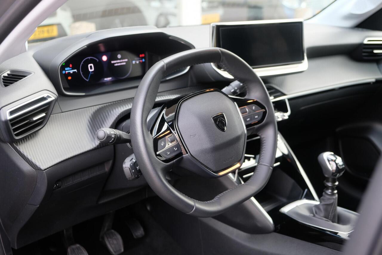 Peugeot 208 1.2 PureTech 100pk Allure | Navi | App Connect | Climate | Adaptive Cruise | Camera | Blind Spot | PDC