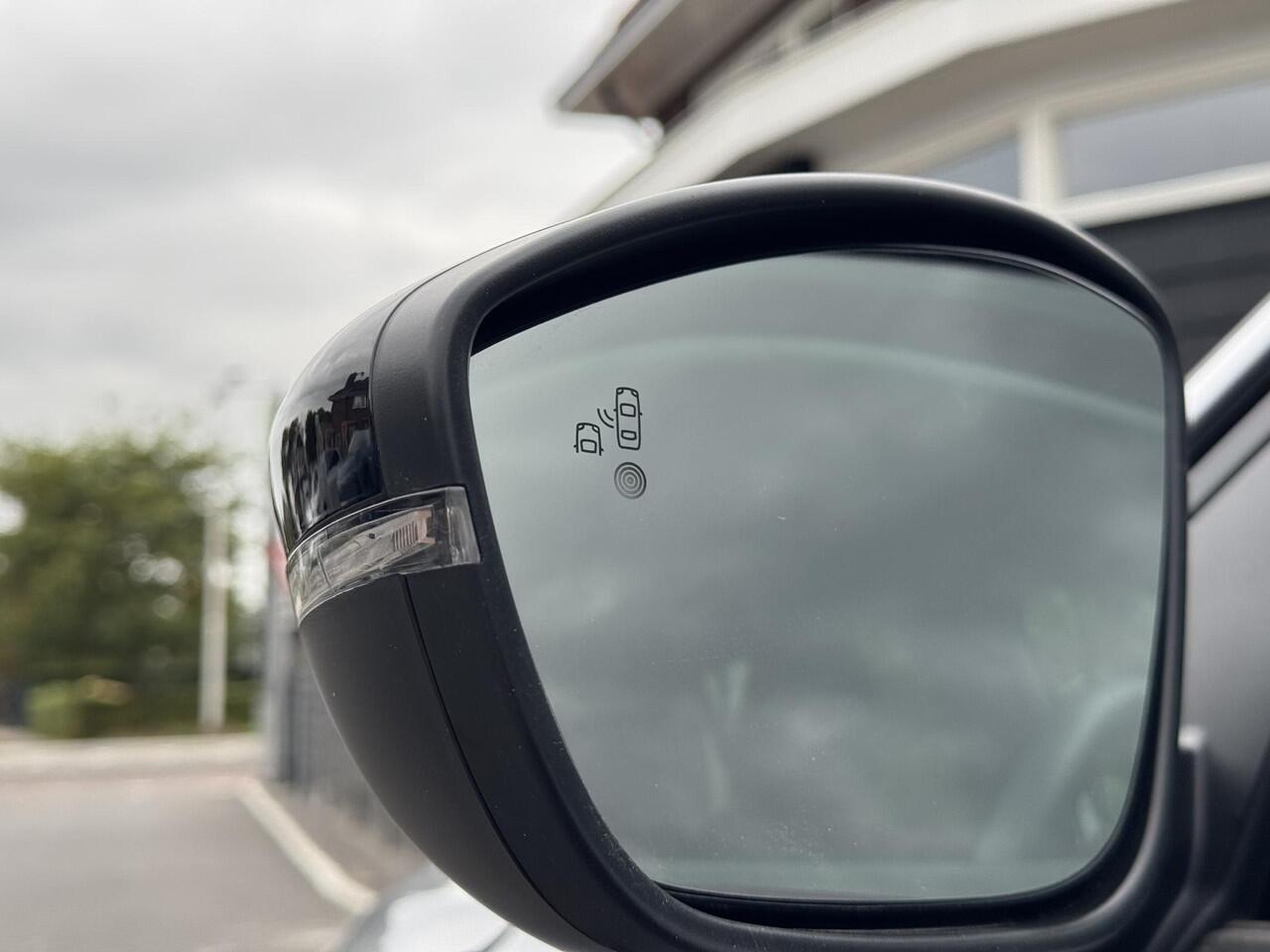 Peugeot 208 Allure 1.2 PureTech 100PK Navigatie, Camera Voor & Achter, Parkeersensoren, Apple Carplay, Android Auto