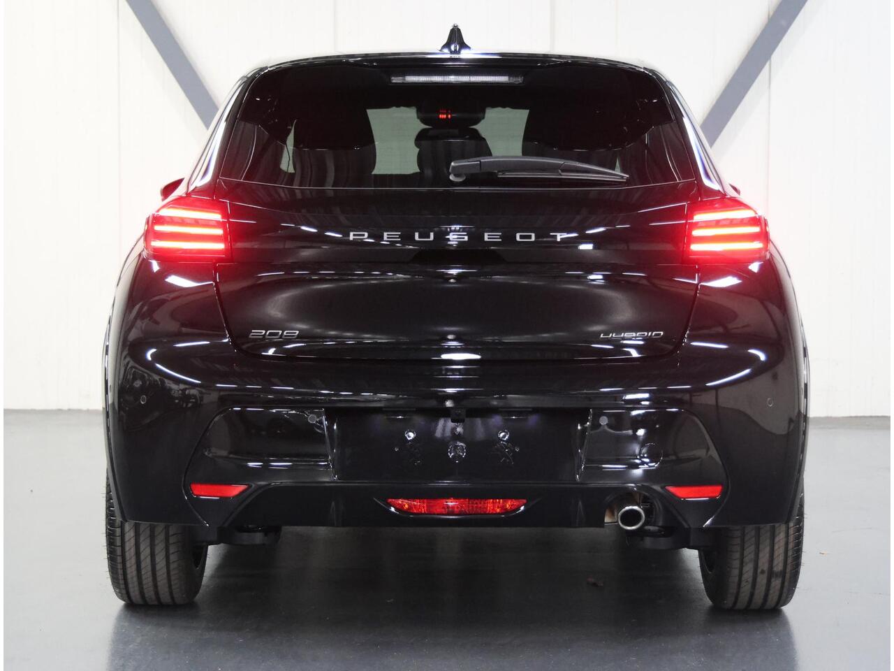 Peugeot 208 1.2 Hybrid 110 e-DCS6 GT | Incl. ¤4.625,- Korting! | Adaptive CruiseControl | Camera Voor/Achter | Keyless Entry | Verwarmde Voorstoelen | ClimateControl | Navigatie | AppleCarPlay/AndroidAuto |