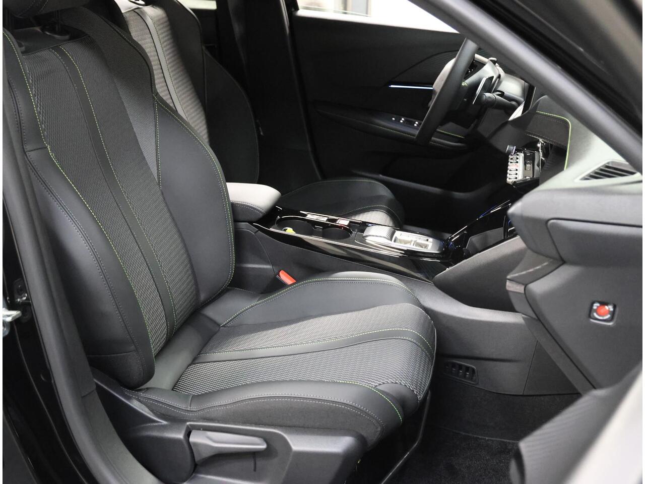 Peugeot 208 1.2 Hybrid 110 e-DCS6 GT | Incl. ¤4.625,- Korting! | Adaptive CruiseControl | Camera Voor/Achter | Keyless Entry | Verwarmde Voorstoelen | ClimateControl | Navigatie | AppleCarPlay/AndroidAuto |