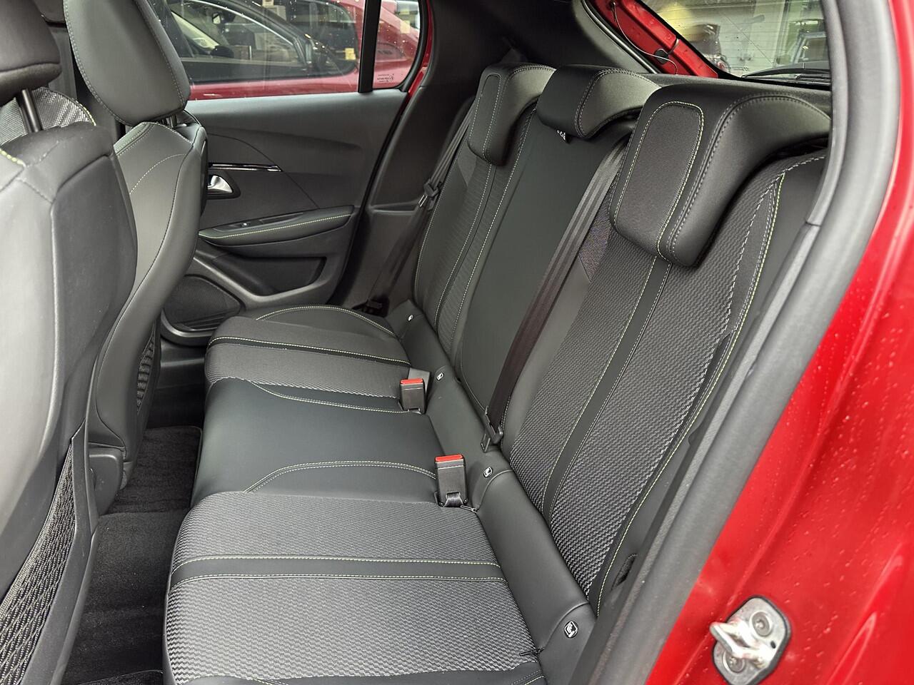 Peugeot 208 1.2 Hybride Automaat 110 PK GT | Full map Navigatie | Drive Assist met Adaptieve Cruise Control | Panoramadak | 360 graden Camera Rondom | Draadloze telefoonlader | Mirrorlink functie voor Apple carplay en Android Auto | Full led koplampen |