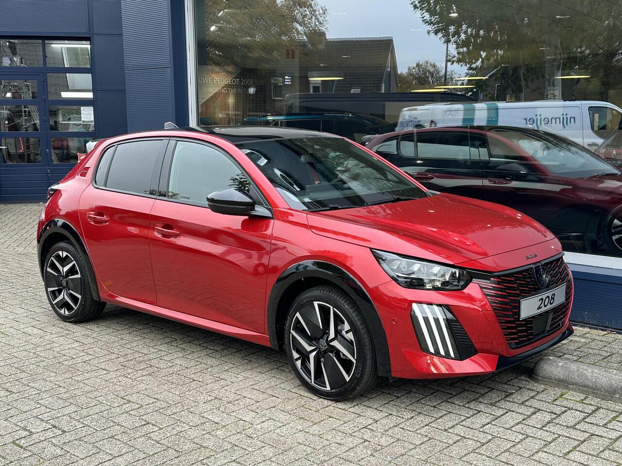 Peugeot 208 1.2 Hybride Automaat 110 PK GT | Full map Navigatie | Drive Assist met Adaptieve Cruise Control | Panoramadak | 360 graden Camera Rondom | Draadloze telefoonlader | Mirrorlink functie voor Apple carplay en Android Auto | Full led koplampen |