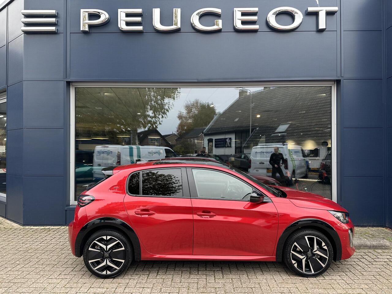 Peugeot 208 1.2 Hybride Automaat 110 PK GT | Full map Navigatie | Drive Assist met Adaptieve Cruise Control | Panoramadak | 360 graden Camera Rondom | Draadloze telefoonlader | Mirrorlink functie voor Apple carplay en Android Auto | Full led koplampen |