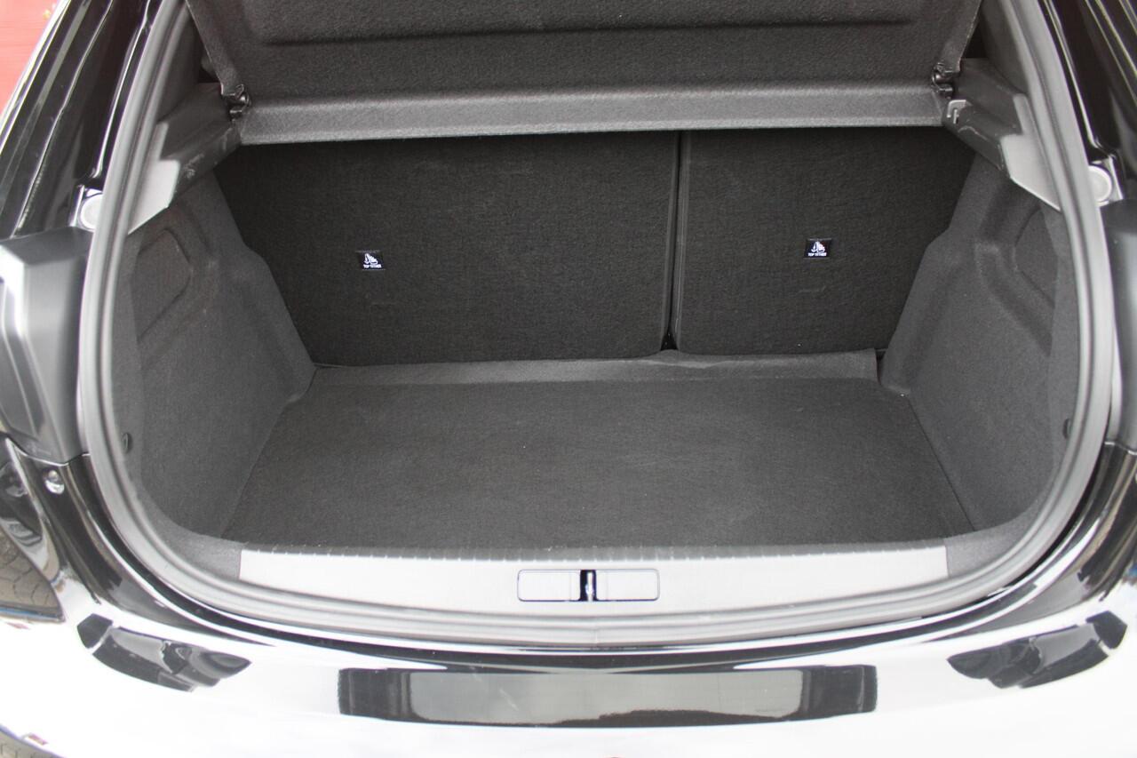 Peugeot 208 GT 1.2 Hybrid 145PK e-DCS6 | NAVIGATIE | DRAADLOZE APPLE CARPLAY/ANDROID AUTO | CAMERA VOOR + ACHTER | FULL LED KOPLAMPEN | LICHTMETALEN VELGEN 17" | DODEHOEK DETECTIE | DRAADLOZE TELEFOONLADER | KEYLESS ENTRY/START | DAB+ RADIO | ADAPTIVE CRUISE CONTROL 