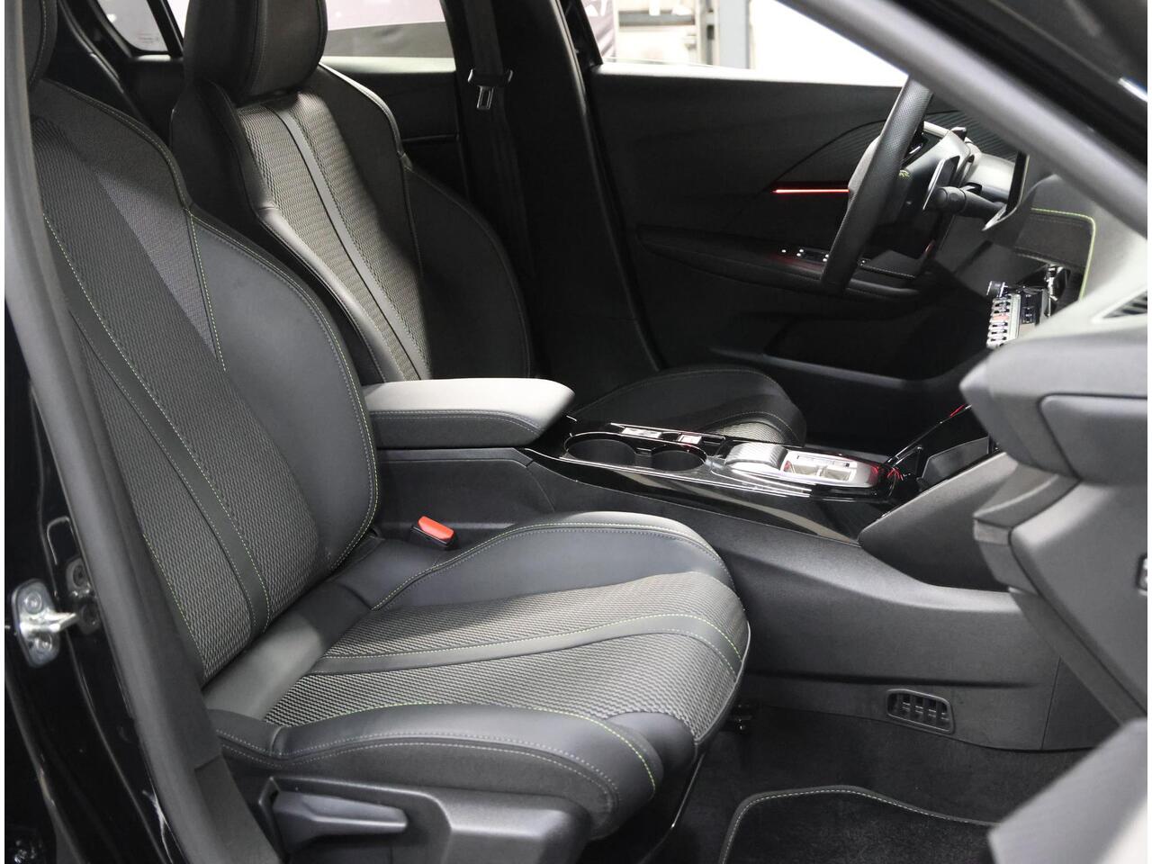 Peugeot 208 1.2 Hybrid 145PK e-DCS6 GT | 1ste eigenaar | AppleCarplay/Android Auto | 17"LMV | 360'Camera | AUTOMAAT | Keyless | Adaptive Cruise Control | Climate Control | Camera | FULL LED | Sfeerverlichting | Isofix | Privacy Glass |