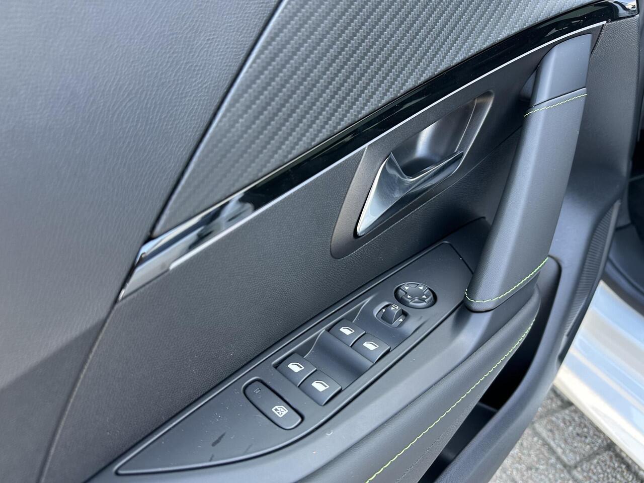 Peugeot 208 1.2 Hybrid 145 PK GT Automaat Hybride | Glazen Panoramadak | Navigatie via Telefoon | Climate Control | Keyless Entry & Start | Cruise Control | Sportstoelen | 17" Lichtmetalen Velgen | Full LED Verlichting | Parkeersensoren V+A | Dakspoiler |