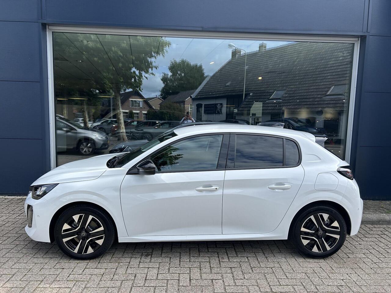 Peugeot 208 1.2 Hybrid 110 PK Allure | Hybride Elektrisch rijden met Automaat | 360 Graden Camera + Dodehoek detectie | Stoelverwarming | LED Verlichting | Navigatie | Lichtmetalen Velgen | Cruise & Climate Control.