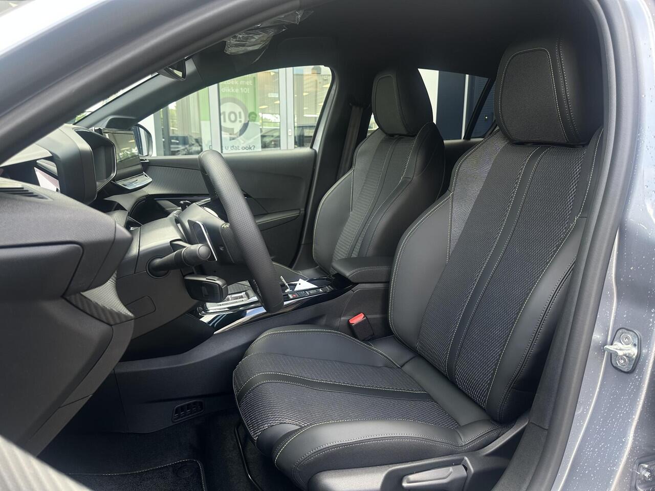 Peugeot 208 Hybrid 145 e-DCS6 GT | Parkeercamera/-sensoren (voor/achter) | Keyless Entry/Start | Dodehoek | Sfeerverlichting | Climate Control | Draadloze telefoonlader | Apple Carplay/Android Auto | Adaptive Cruise Control |