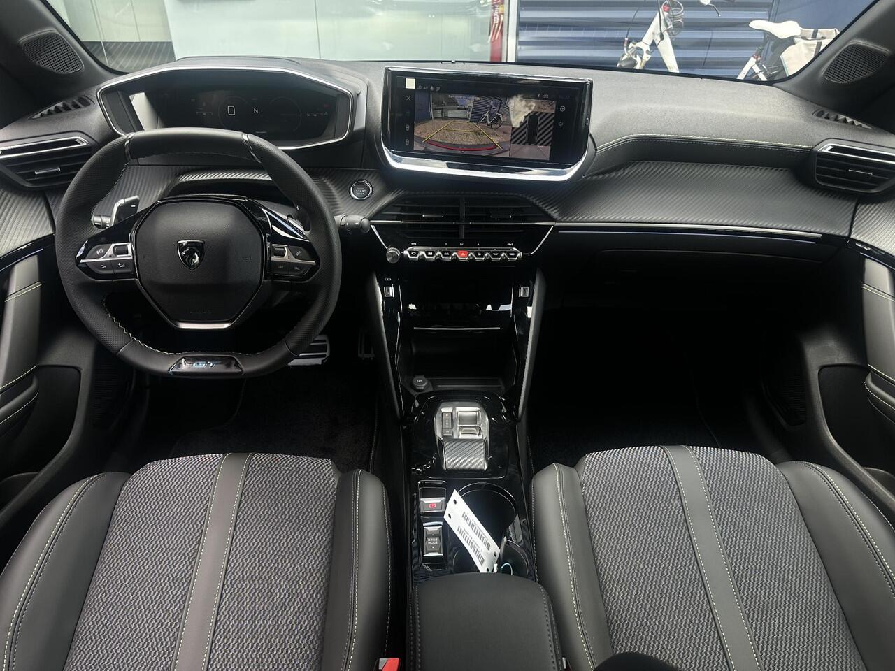 Peugeot 208 Hybrid 145 e-DCS6 GT | Parkeercamera/-sensoren (voor/achter) | Keyless Entry/Start | Dodehoek | Sfeerverlichting | Climate Control | Draadloze telefoonlader | Apple Carplay/Android Auto | Adaptive Cruise Control |