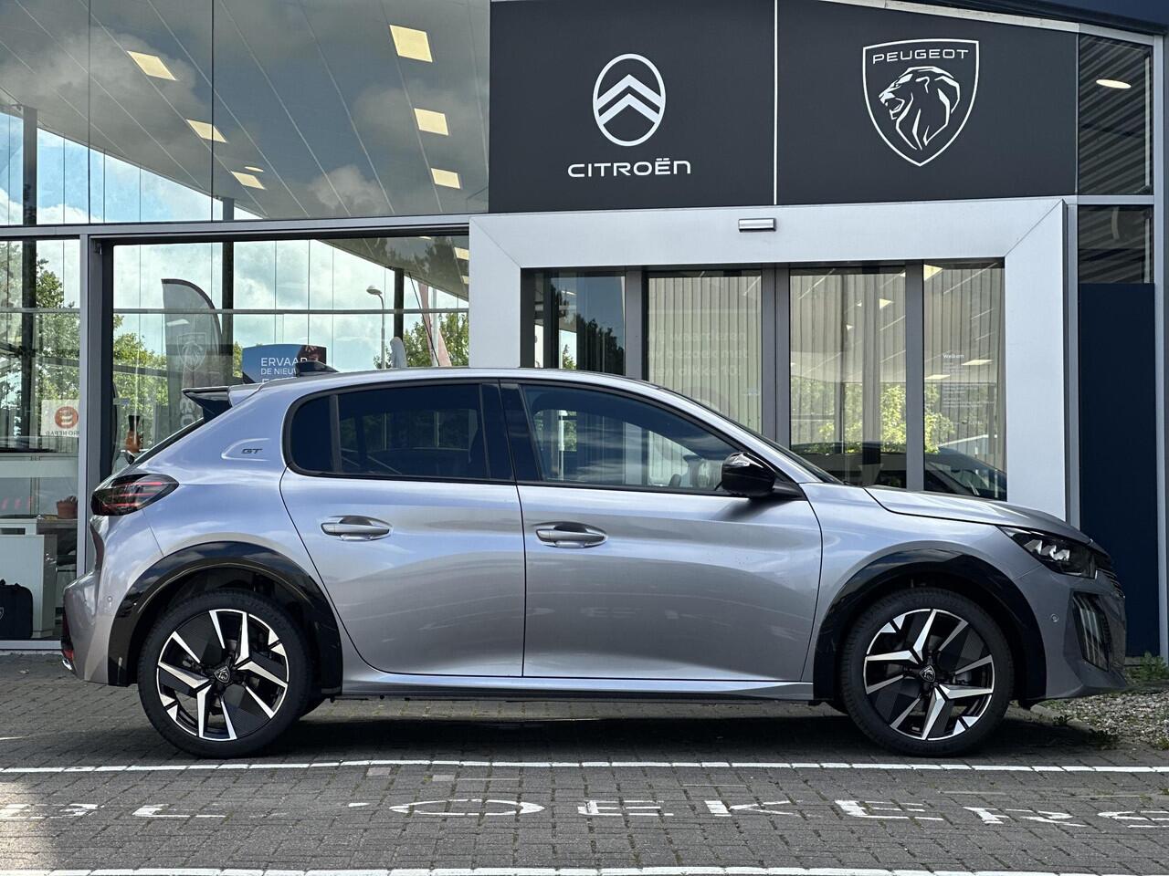 Peugeot 208 Hybrid 145 e-DCS6 GT | Parkeercamera/-sensoren (voor/achter) | Keyless Entry/Start | Dodehoek | Sfeerverlichting | Climate Control | Draadloze telefoonlader | Apple Carplay/Android Auto | Adaptive Cruise Control |
