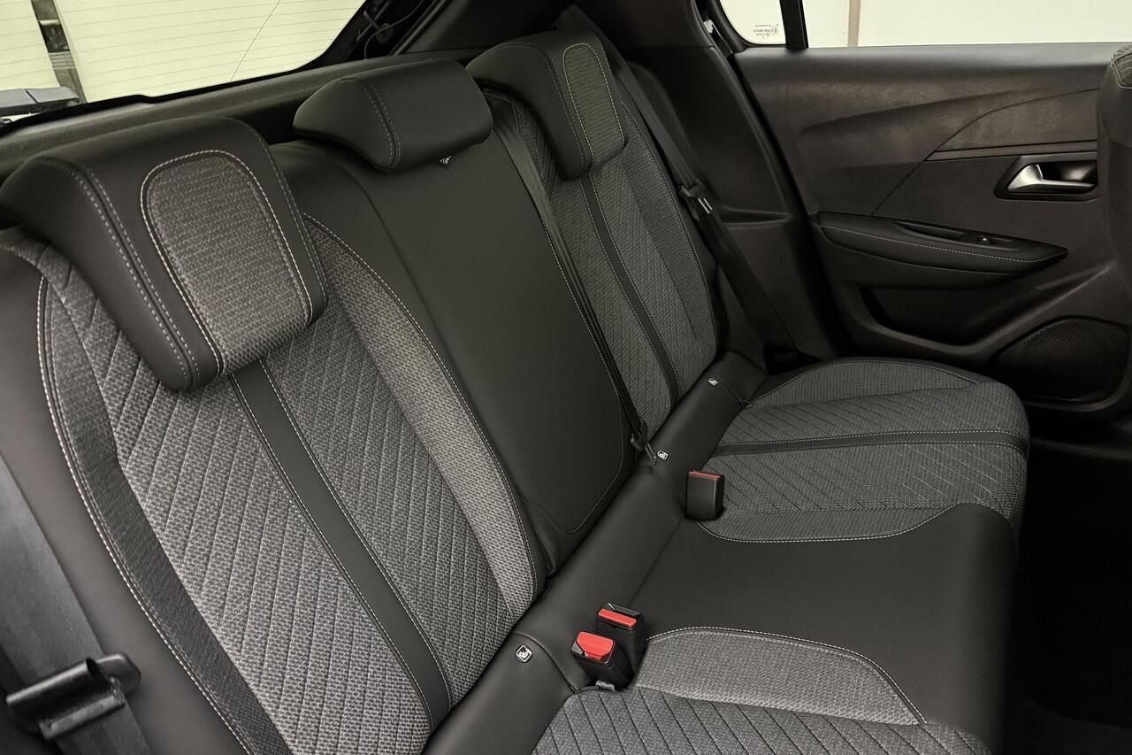 Peugeot 208 1.2 Hybrid 110 e-DCS6 Allure Nieuw | Automaat | LM velgen | Camera v + A | Navigatie