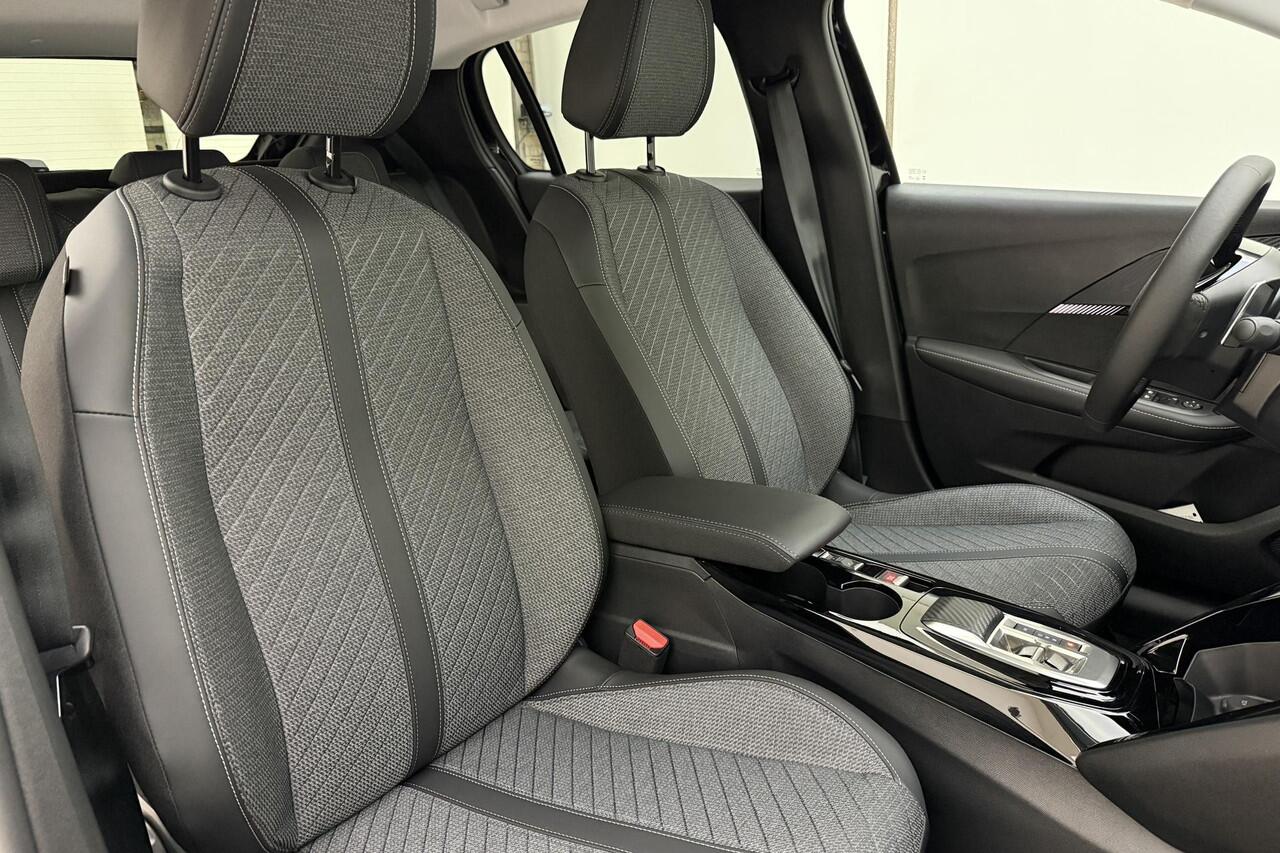 Peugeot 208 1.2 Hybrid 110 e-DCS6 Allure Nieuw | Automaat | LM velgen | Camera v + A | Navigatie