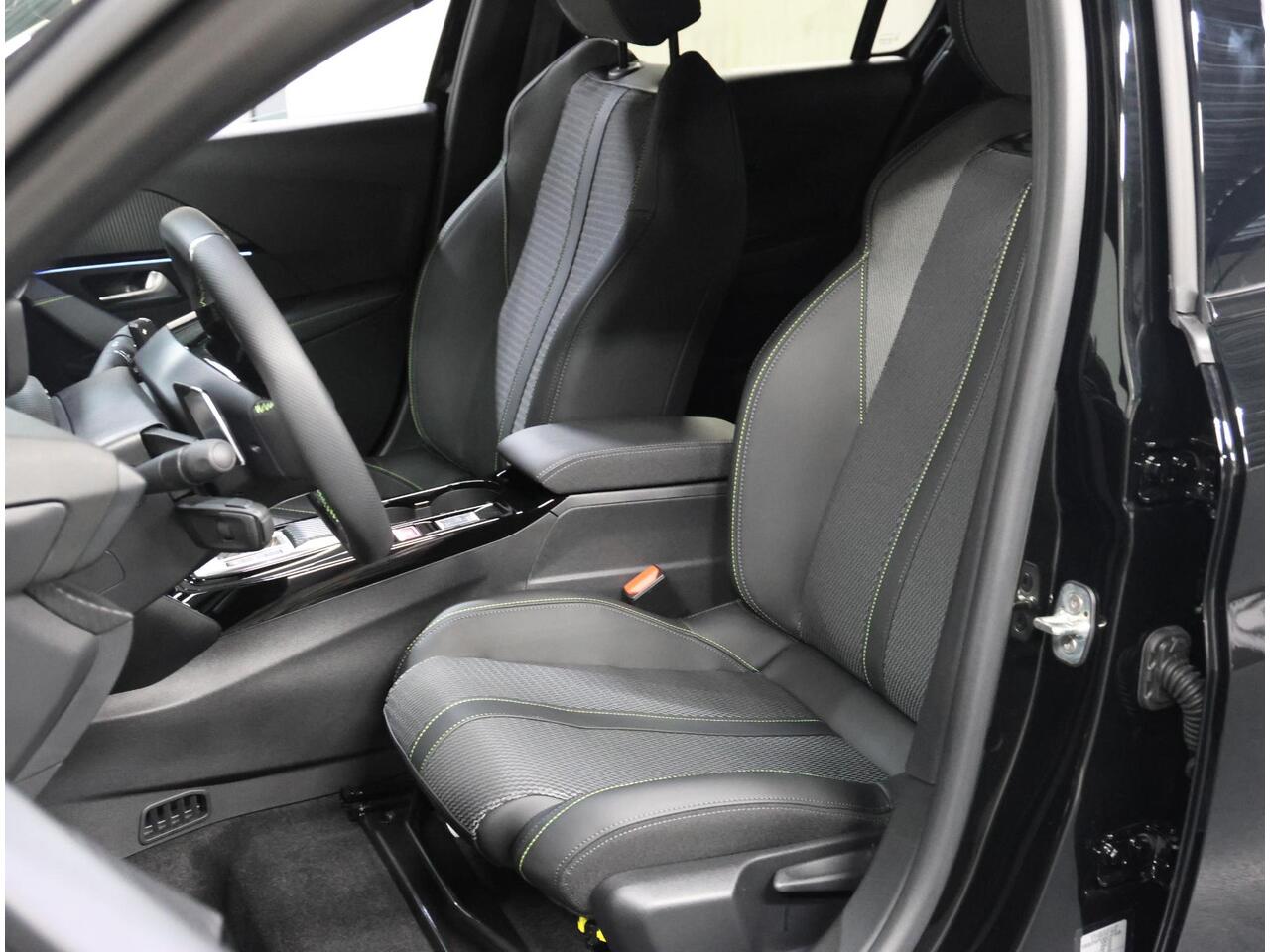 Peugeot 208 1.2 Hybrid 110PK e-DCS6 GT | Incl. ¤4.625,- Korting! | Adaptive CruiseControl | Camera Voor/Achter | Keyless Entry | ClimateControl | Navigatie | AppleCarPlay/AndroidAuto |