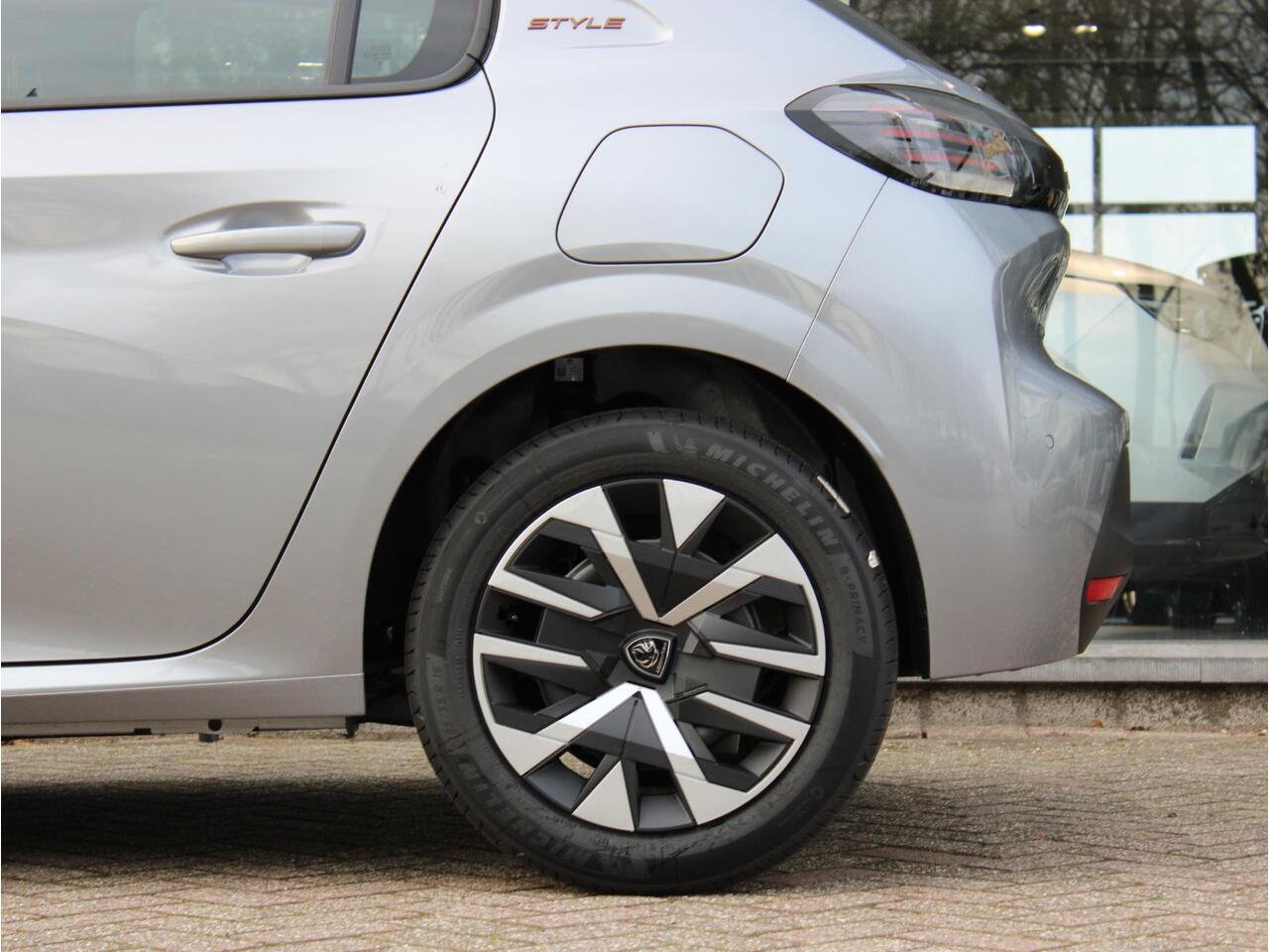 Peugeot 208 1.2 Hybrid 110 e-DCS6 Style VOORRAAD KORTING