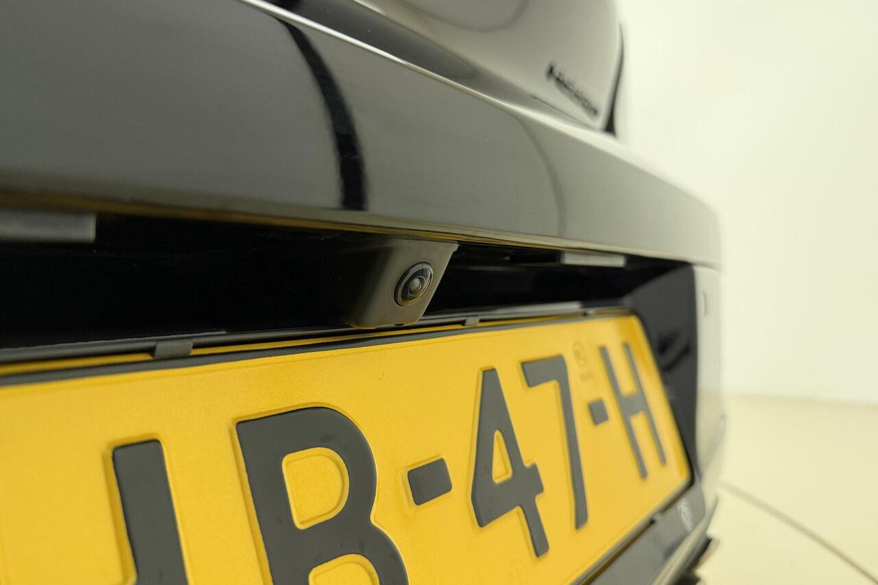 Peugeot 208 1.2 Hybrid 145 e-DCS6 GT Automaat | Navigatie | Climate Control | Camera | Cruise Control Adaptief | Apple Carplay Android Auto | Donkere ramen achter